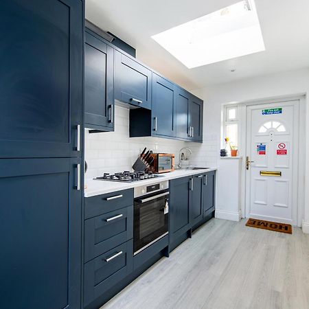 Cosy 1 Bed Apartment With Free Parking Close To Underground Station Zone 2 For Quick Access To Central London Up To 5 Guests מראה חיצוני תמונה