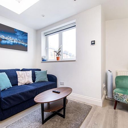 Cosy 1 Bed Apartment With Free Parking Close To Underground Station Zone 2 For Quick Access To Central London Up To 5 Guests מראה חיצוני תמונה