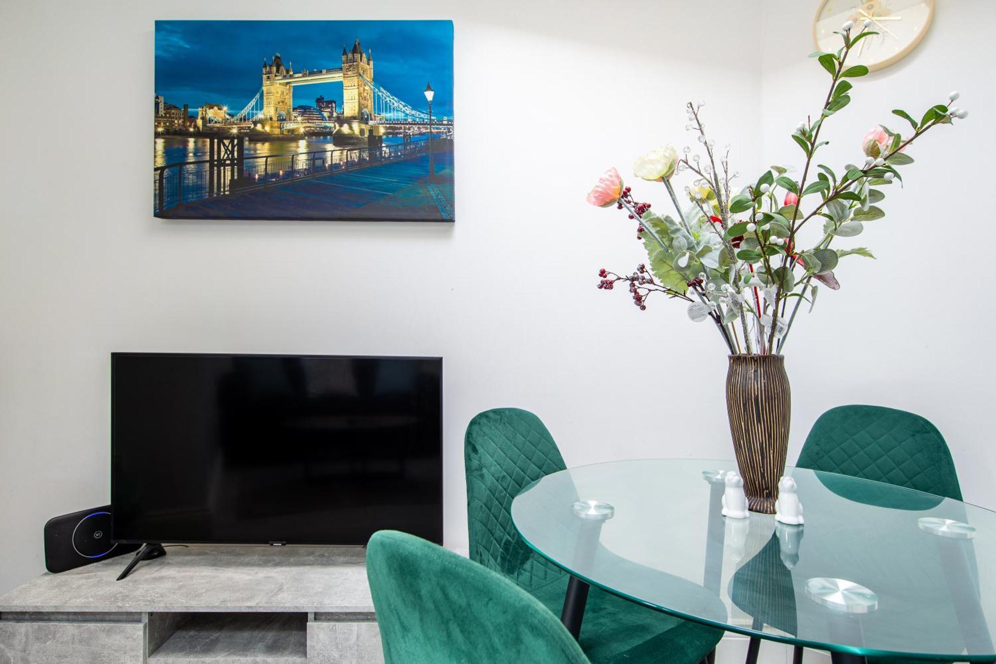 Cosy 1 Bed Apartment With Free Parking Close To Underground Station Zone 2 For Quick Access To Central London Up To 5 Guests מראה חיצוני תמונה