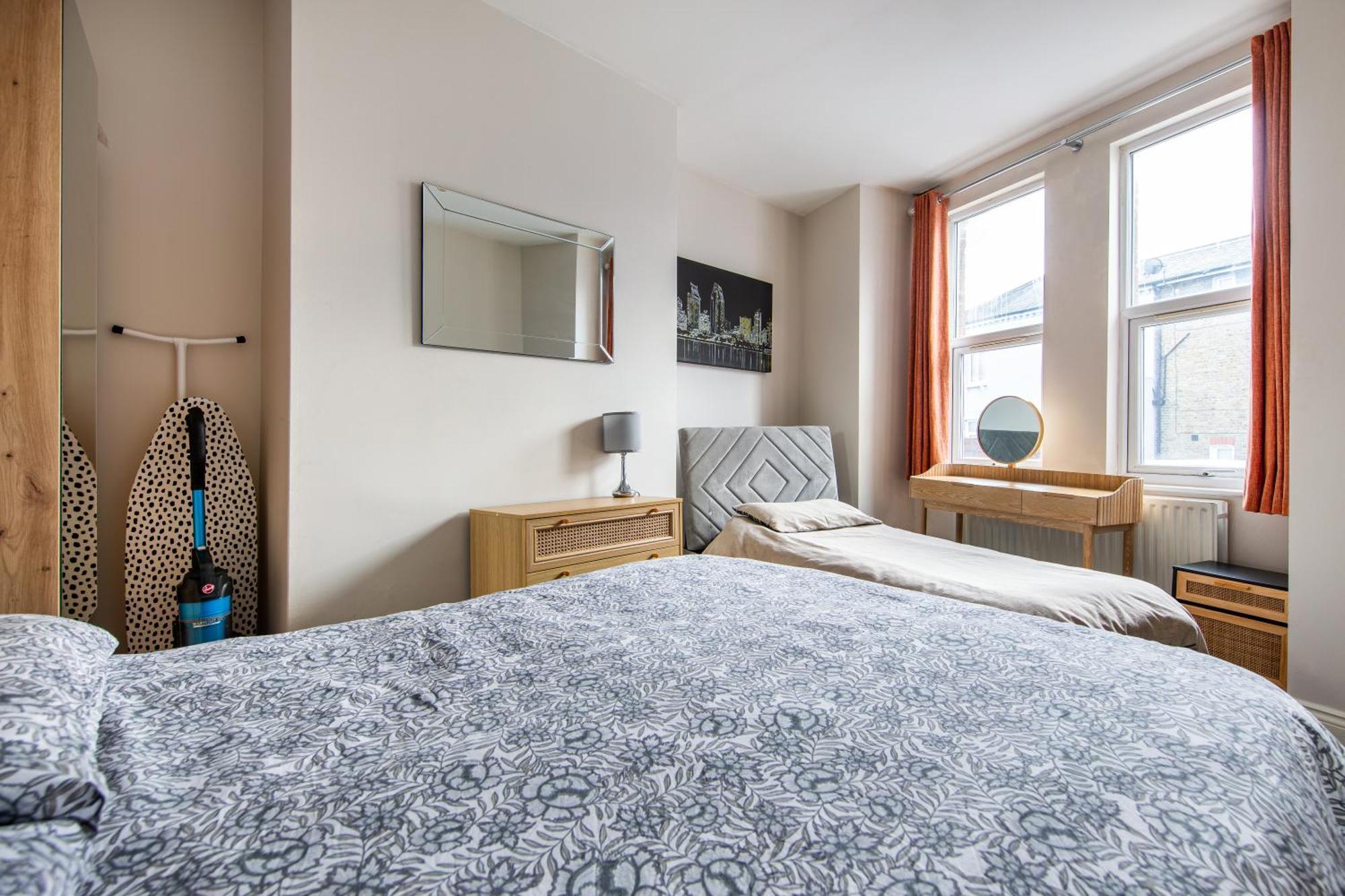 Cosy 1 Bed Apartment With Free Parking Close To Underground Station Zone 2 For Quick Access To Central London Up To 5 Guests מראה חיצוני תמונה